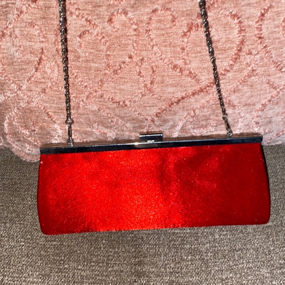 Red stylish silky clothed silver clutch purse vintage - Picture 3 of 4